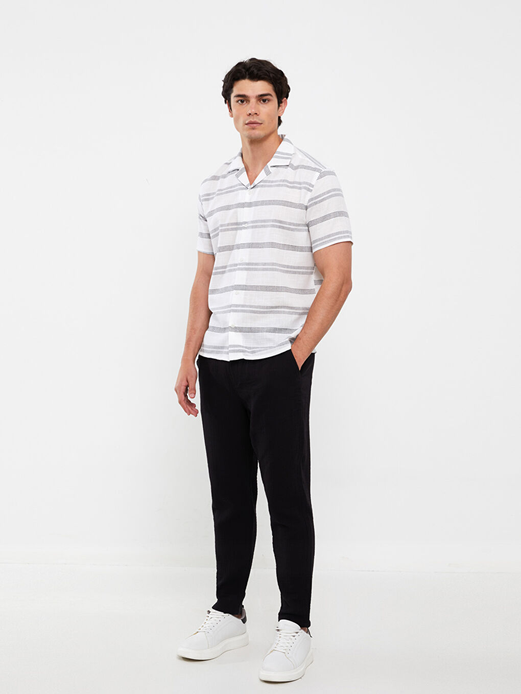 Siyah Regular Fit Kısa Kollu Çizgili Erkek Gömlek-1