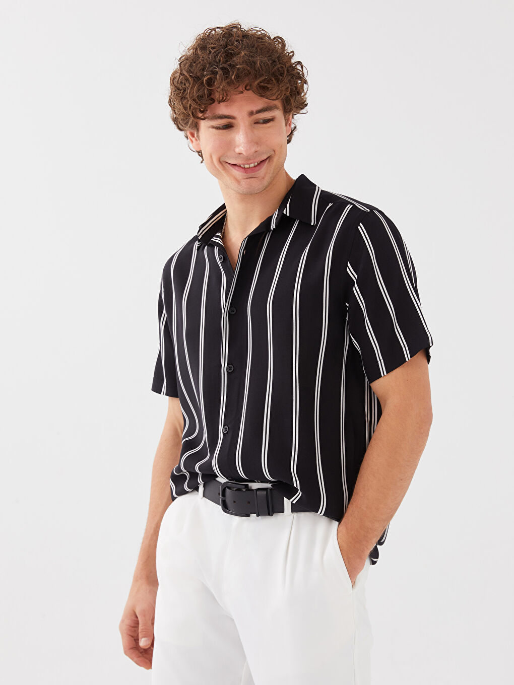 Siyah Regular Fit Kısa Kollu Çizgili Viskon Erkek Gömlek