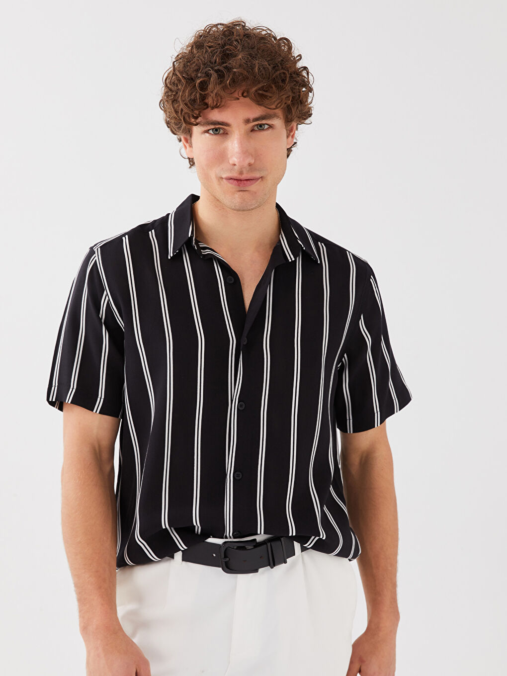 Siyah Regular Fit Kısa Kollu Çizgili Viskon Erkek Gömlek-1