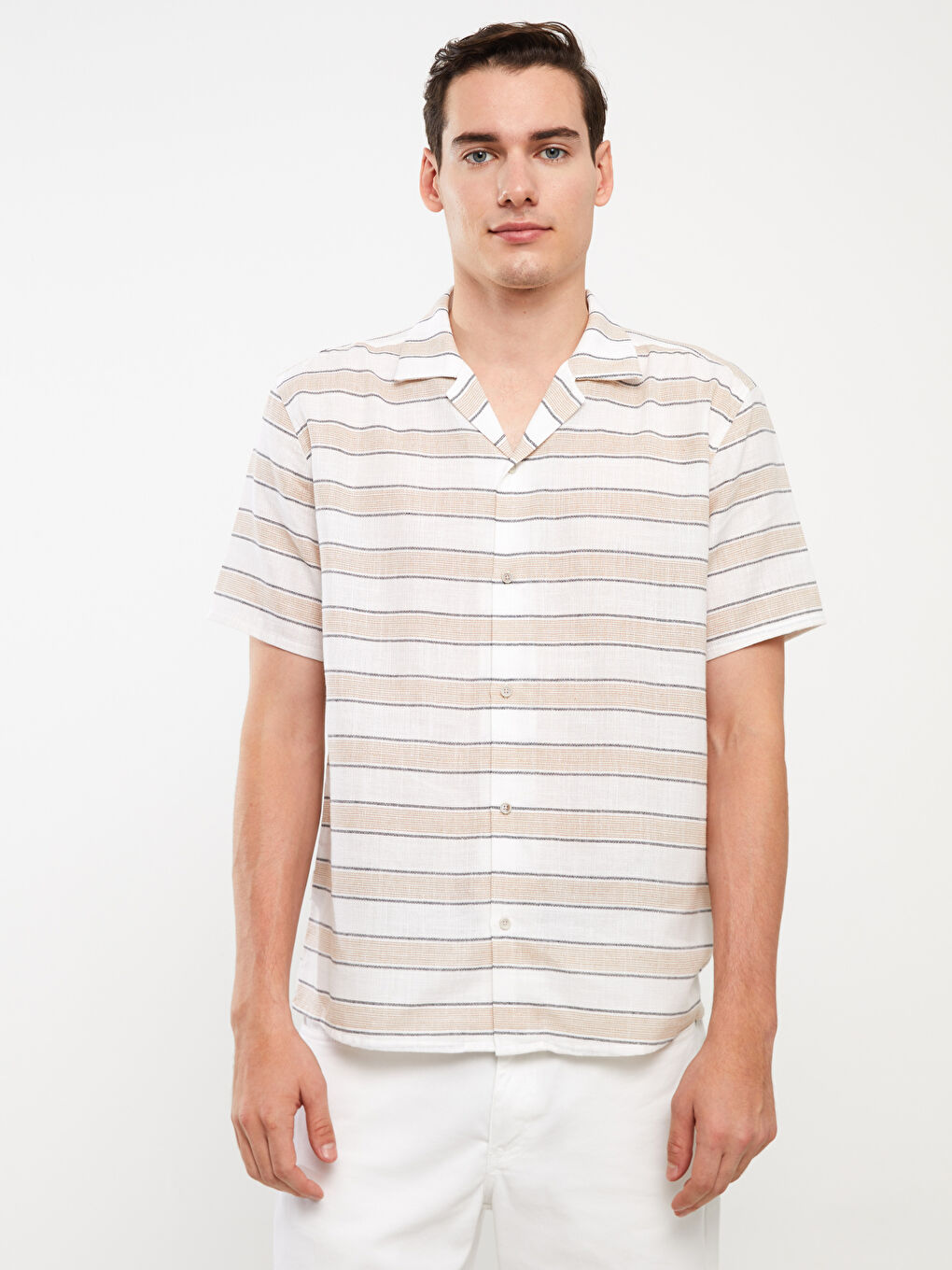 قميص رجالي مخطط بأكمام قصيرة بقصة عادية-2