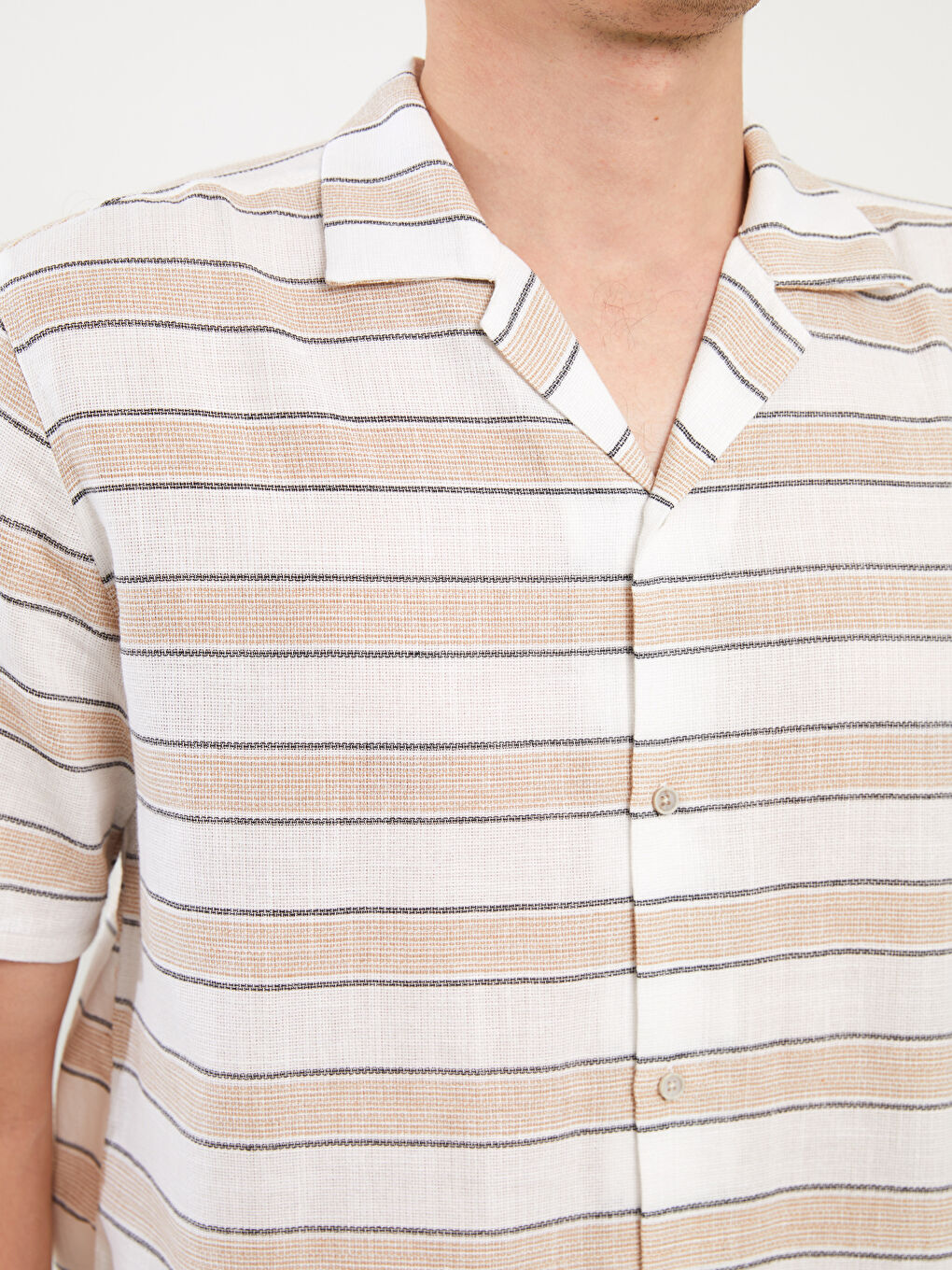 قميص رجالي مخطط بأكمام قصيرة بقصة عادية-3