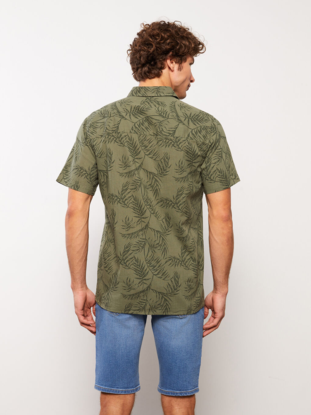 ерлерге арналған стандартты пішім қысқа жең өрнекті поплин жейде-4