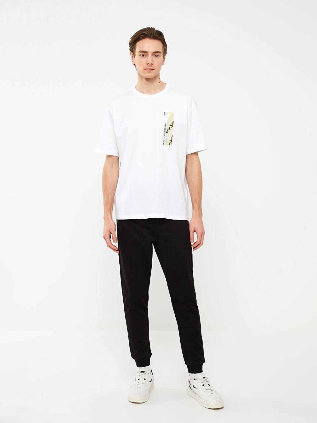 Beyaz Bisiklet Yaka Kısa Kollu Baskılı Penye Erkek Tişört-2