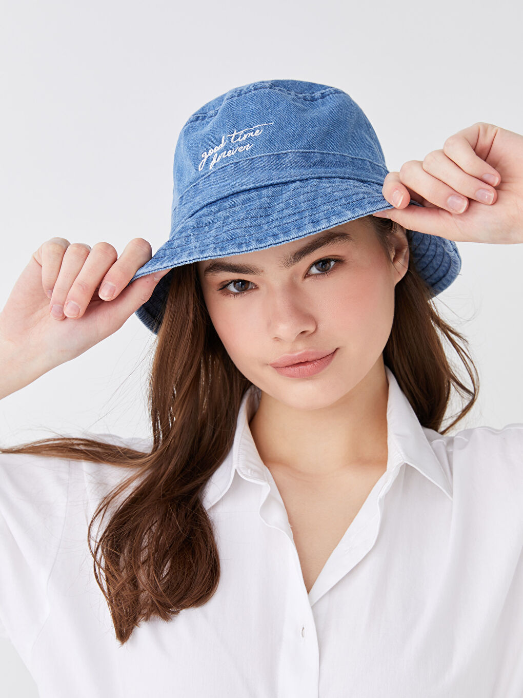 Mavi Yazı Nakışlı Kadın Bucket Şapka-1