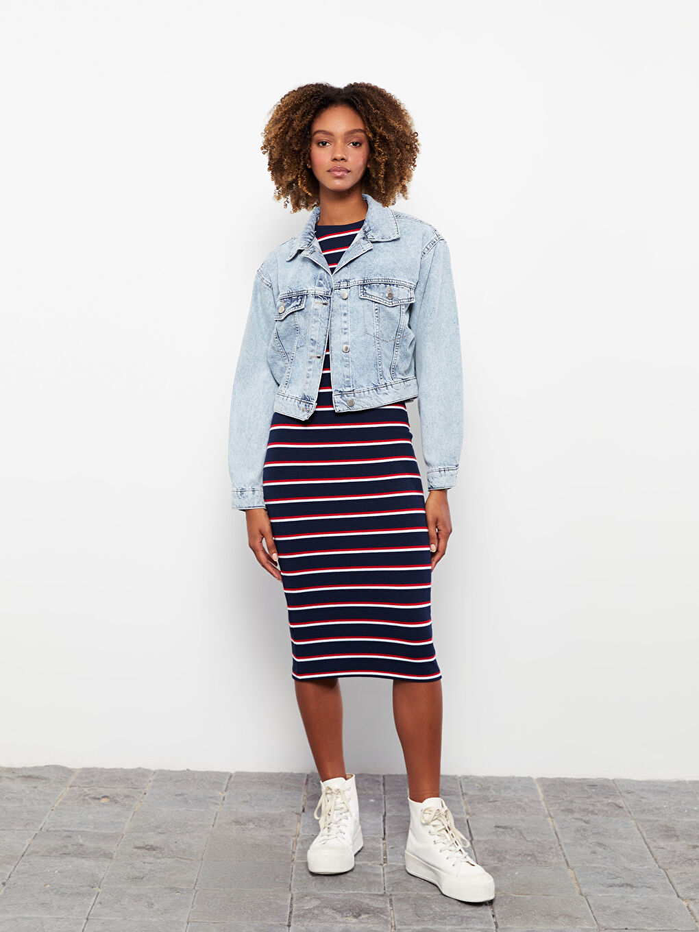 Джинсовая куртка с отложным воротником для женщин-2