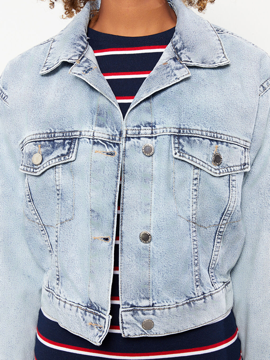 Джинсовая куртка с отложным воротником для женщин-3