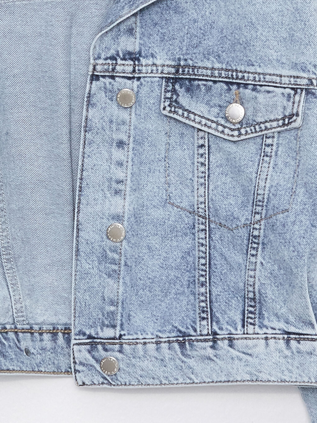 Джинсовая куртка с отложным воротником для женщин-6