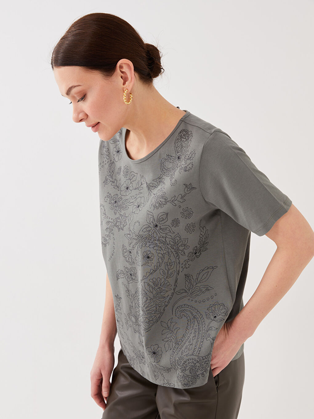 Women's Crew Neck Embroidered Short Sleeve T-Shirt