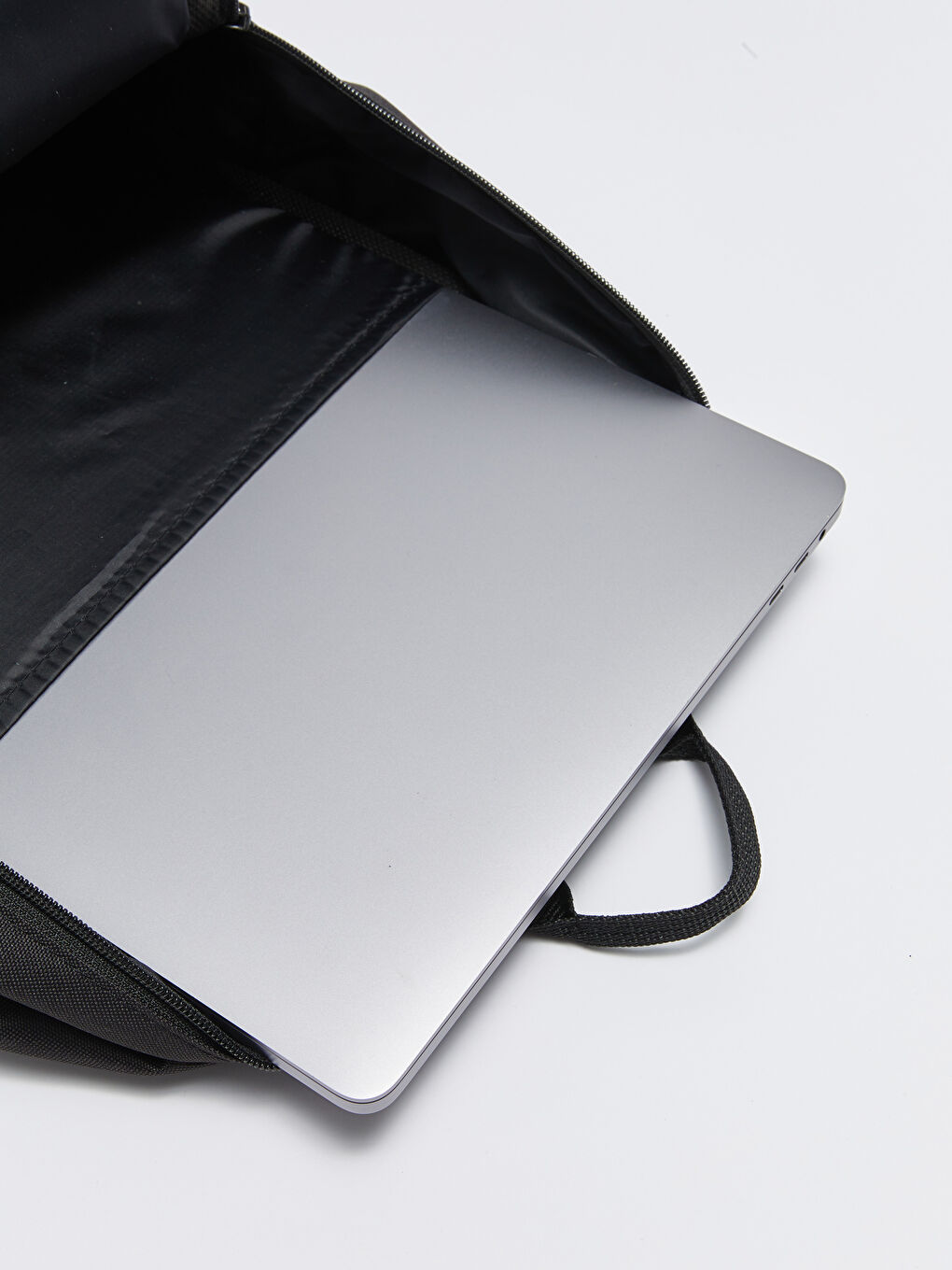 Siyah Baskılı Erkek Çocuk Sırt Çantası-3