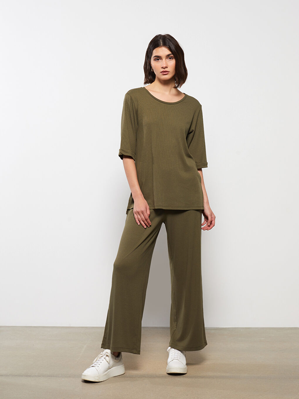 Женская футболка с круглым вырезом, однотонная-1