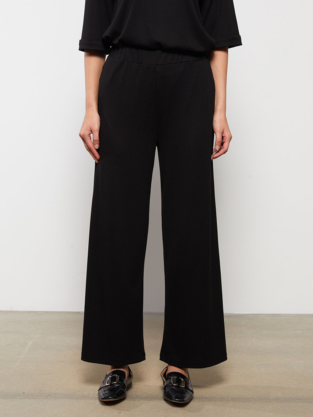 Siyah Kadın Beli Lastikli Düz Pantolon-3