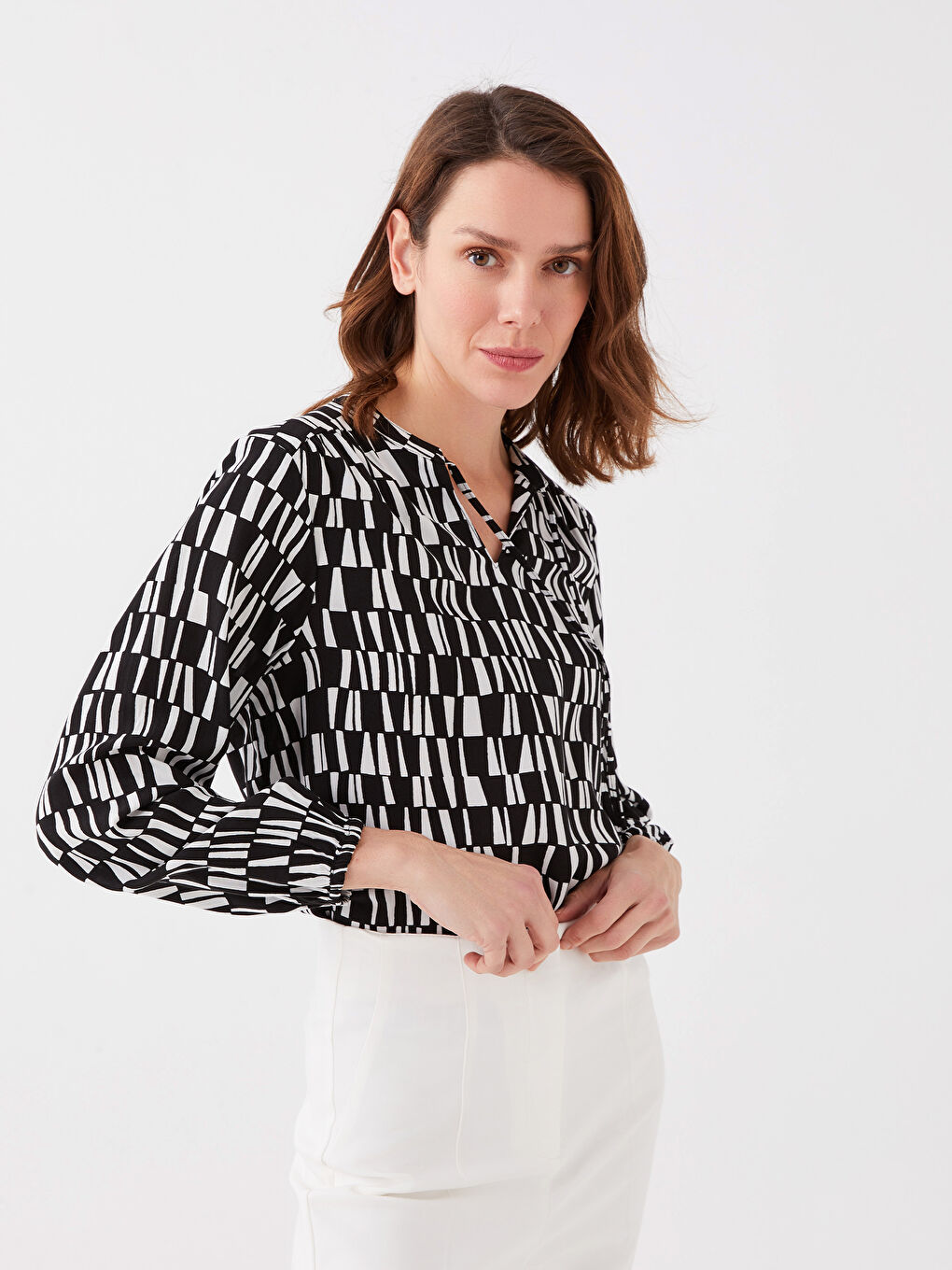 Блузка Женская С Узорчатым Воротником На Завязках-2