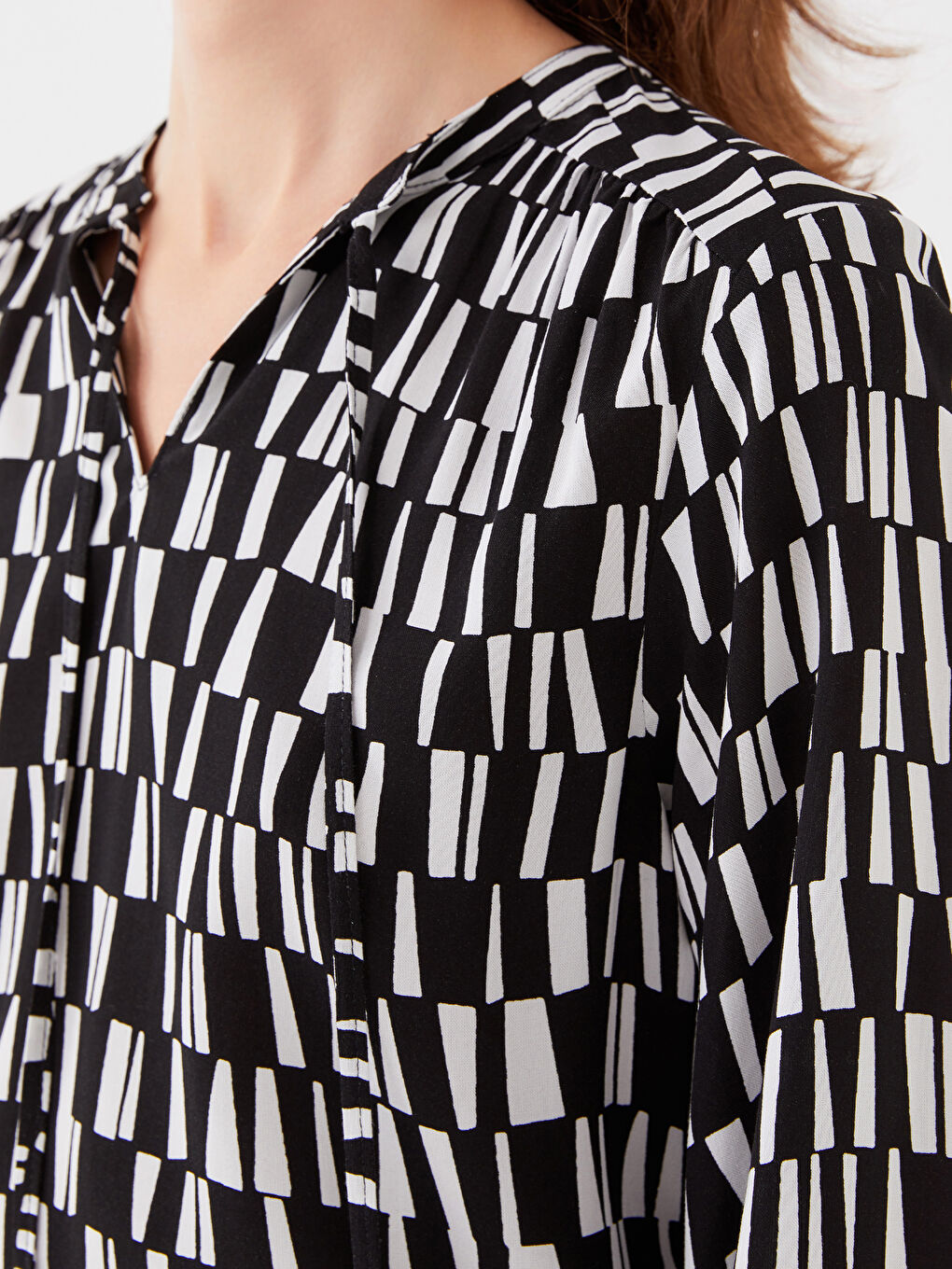 Блузка Женская С Узорчатым Воротником На Завязках-3