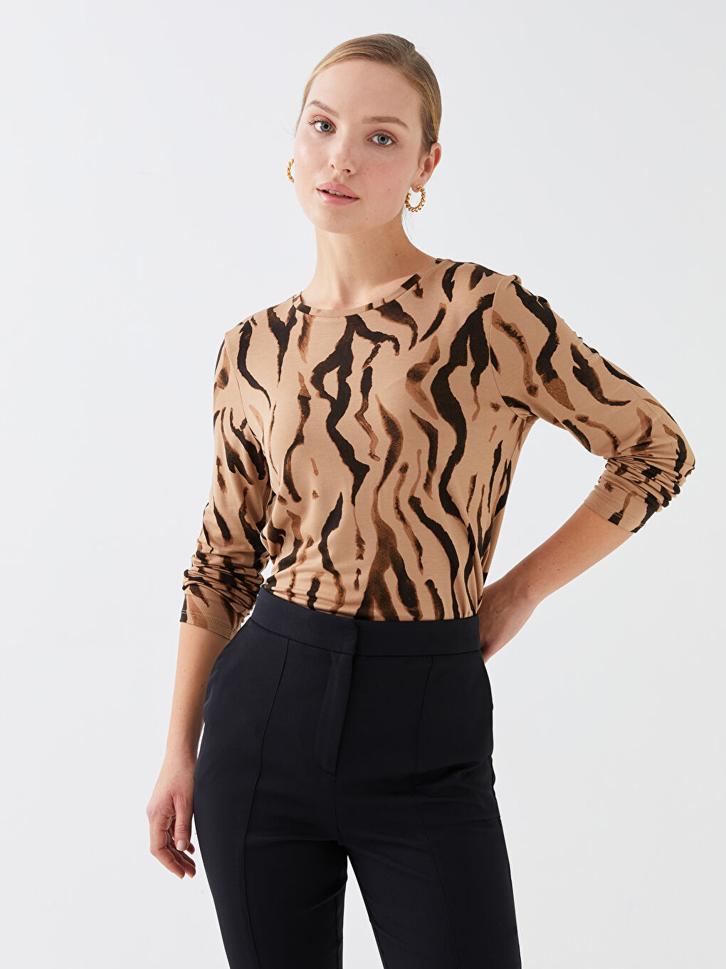 Женская футболка с длинным рукавом с круглым вырезом и узором