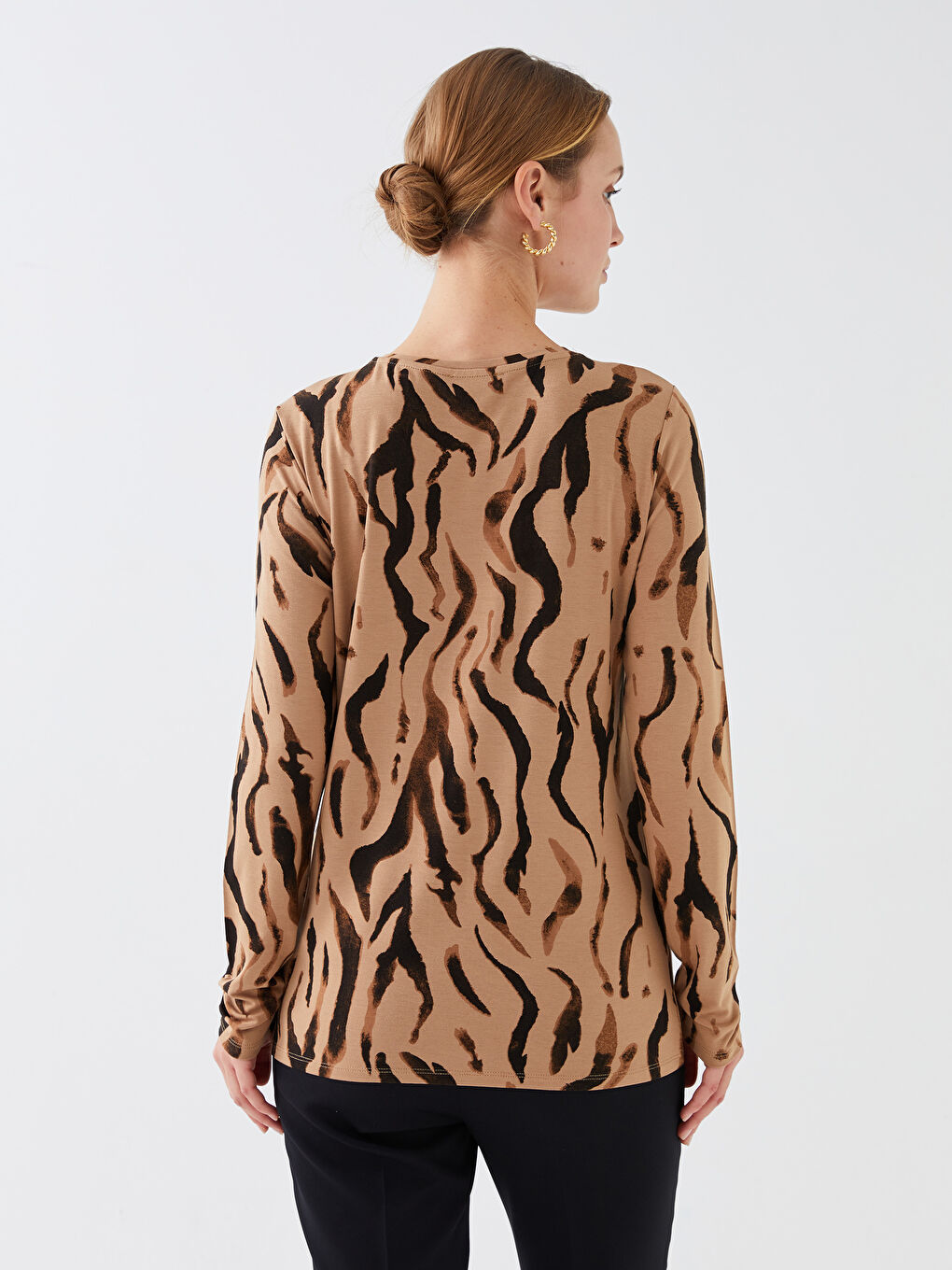 Женская футболка с длинным рукавом с круглым вырезом и узором-4