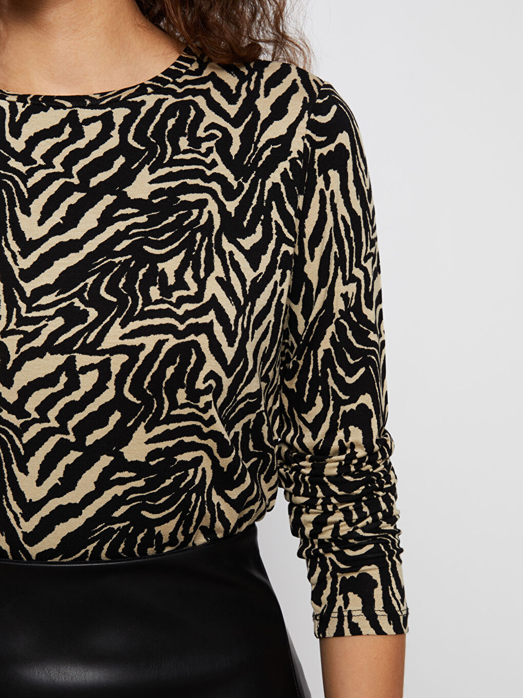 Karışık Bisiklet Yaka Desenli Uzun Kollu Kadın Tişört-3