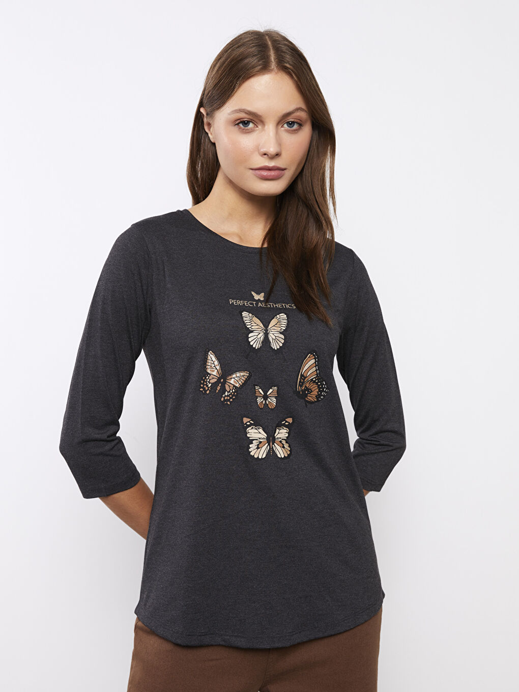 მრგვალი საყელო ნაბეჭდი მაისური ქალებისთვის