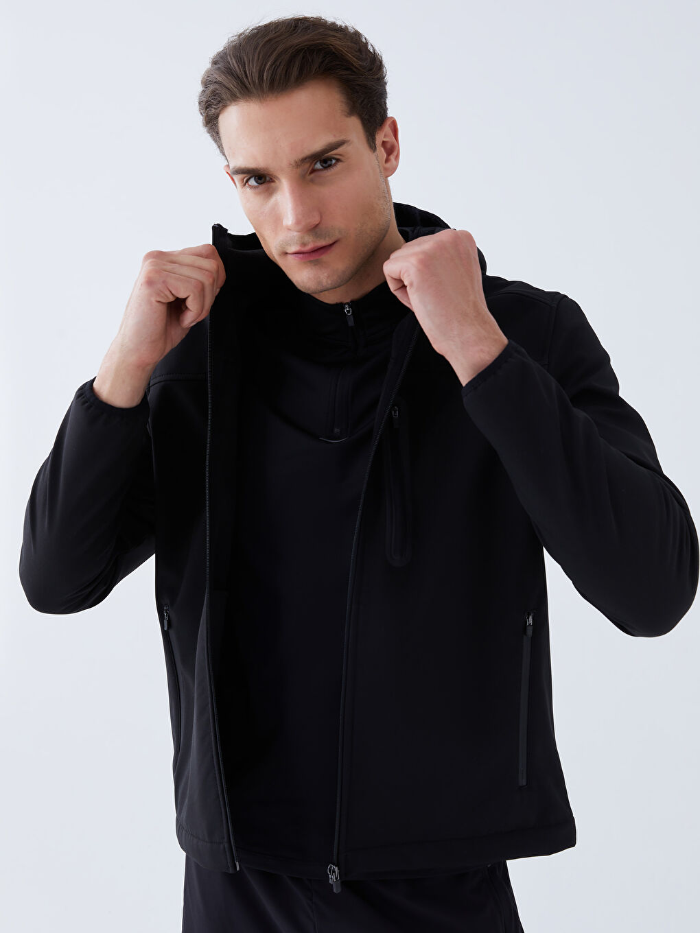 Мужская куртка стандартного кроя с капюшоном