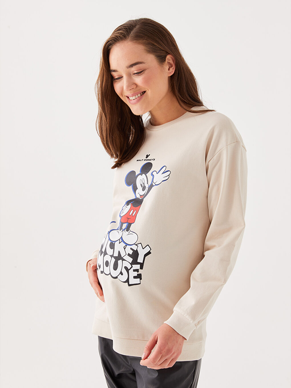 LCWAIKIKI Maternity Açık Bej Bisiklet Yaka Mickey Mouse Baskılı Uzun Kollu Hamile Sweatshirt