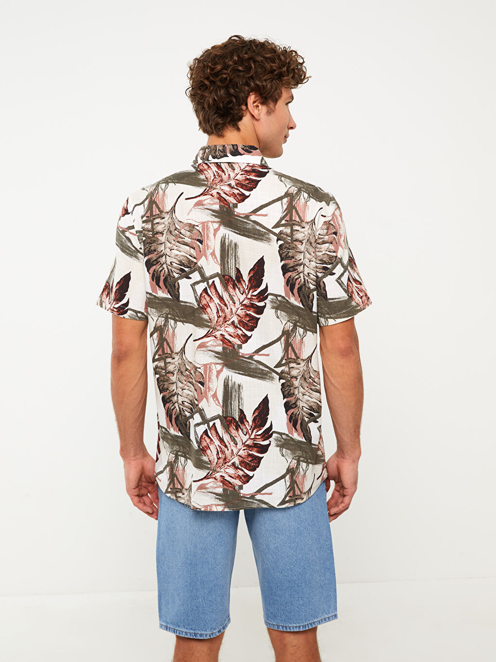 ерлерге арналған стандартты пішім қысқа жең өрнекті поплин жейде-4