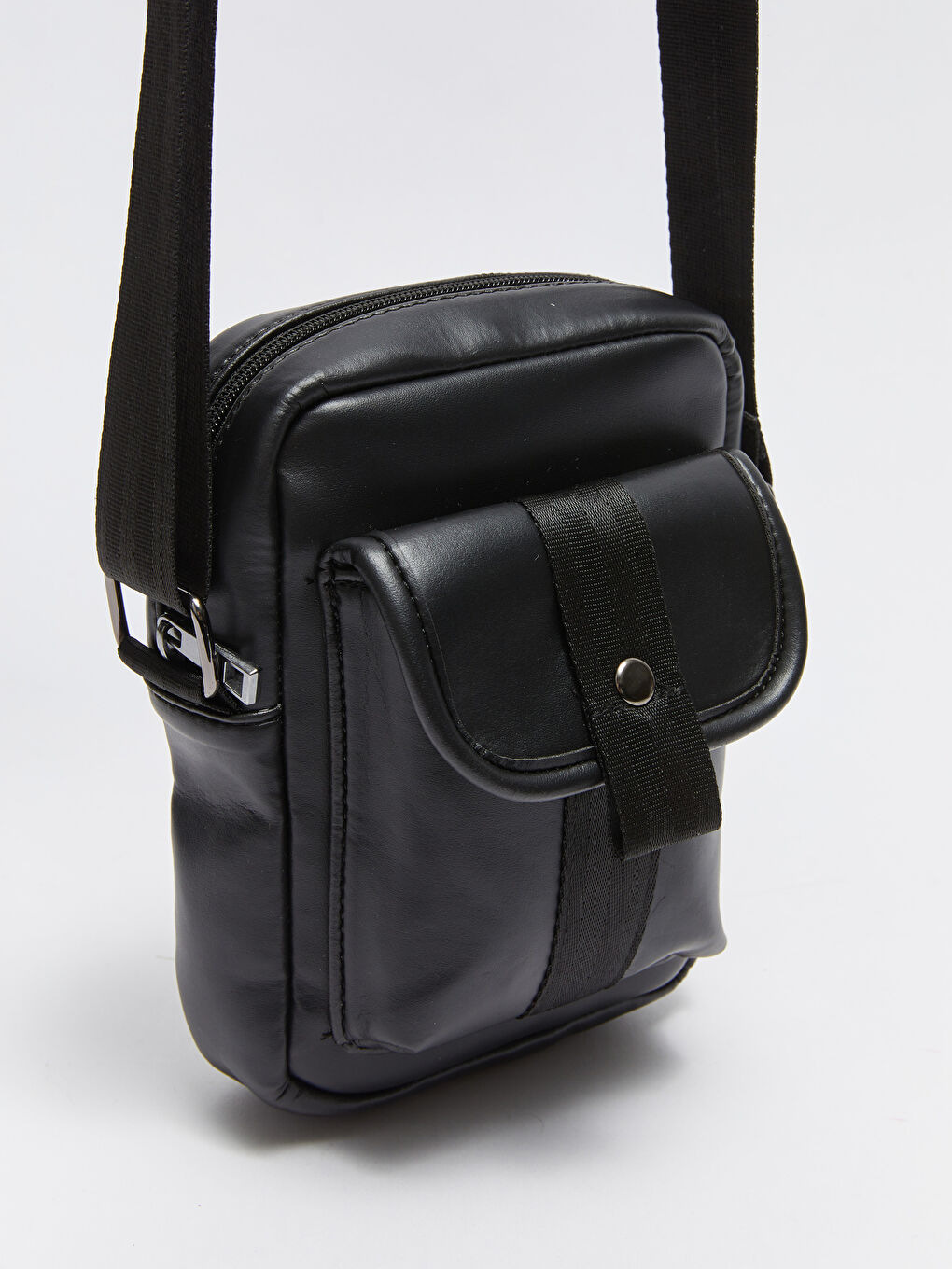 Siyah Deri Görünümlü Erkek Çapraz Çanta-5