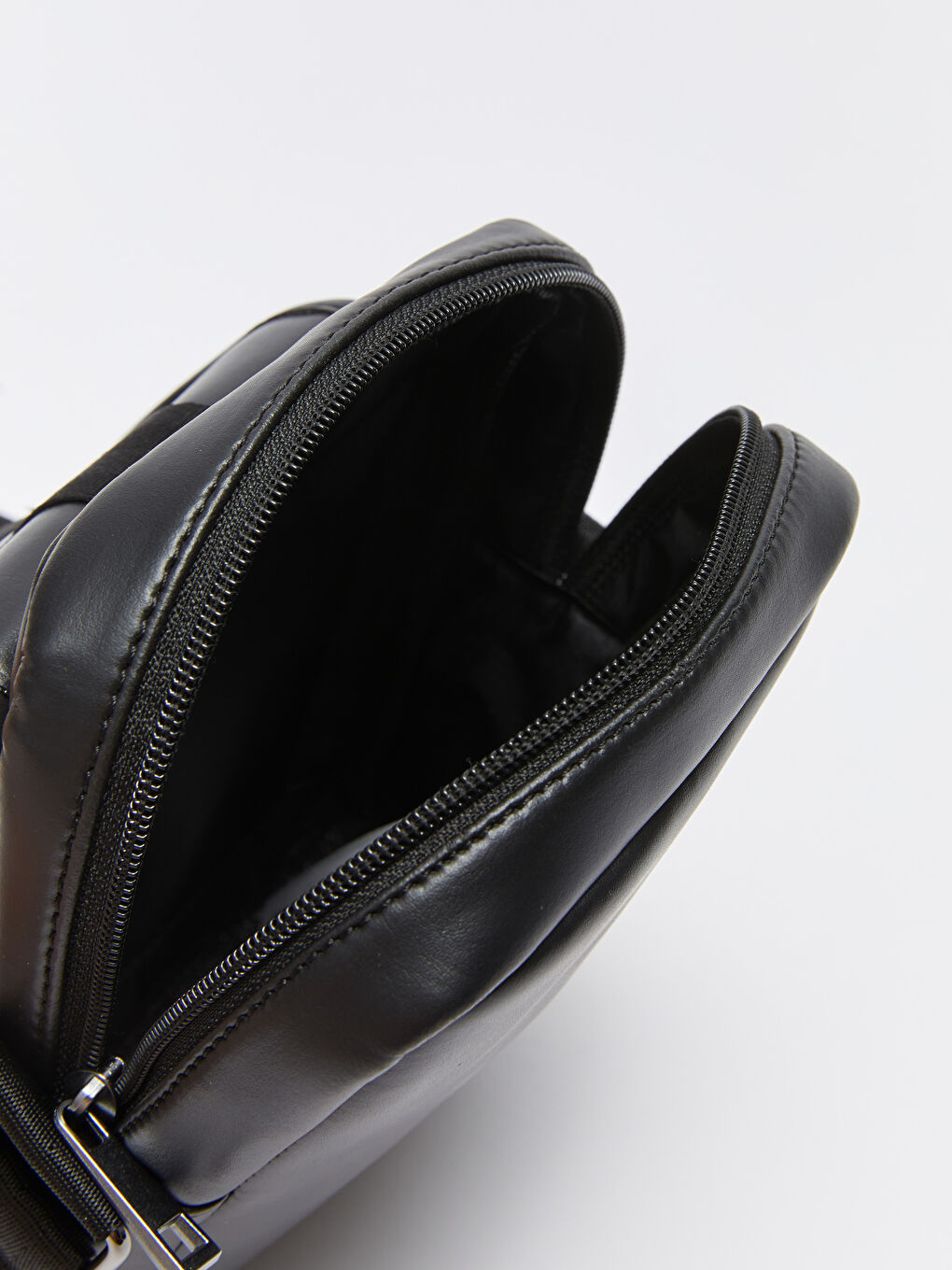 Siyah Deri Görünümlü Erkek Çapraz Çanta-6