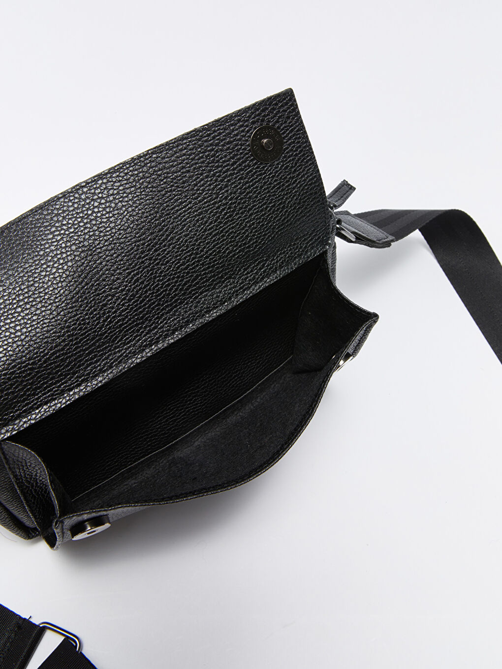 Siyah Deri Görünümlü Erkek Çapraz Çanta-5