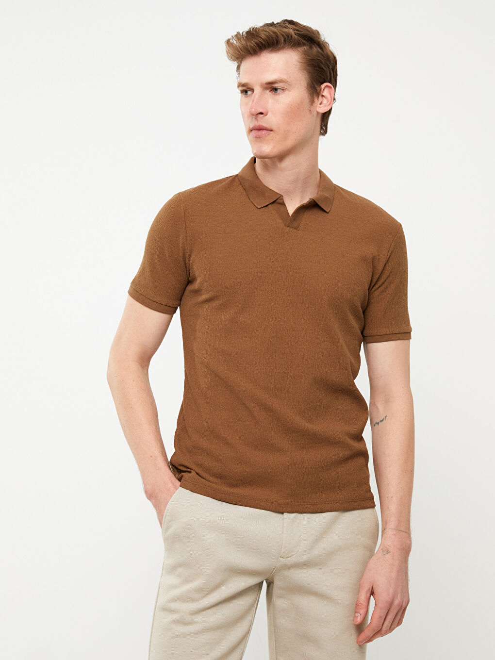 تي شيرت ياقة ريزورت كم قصير للرجال-1