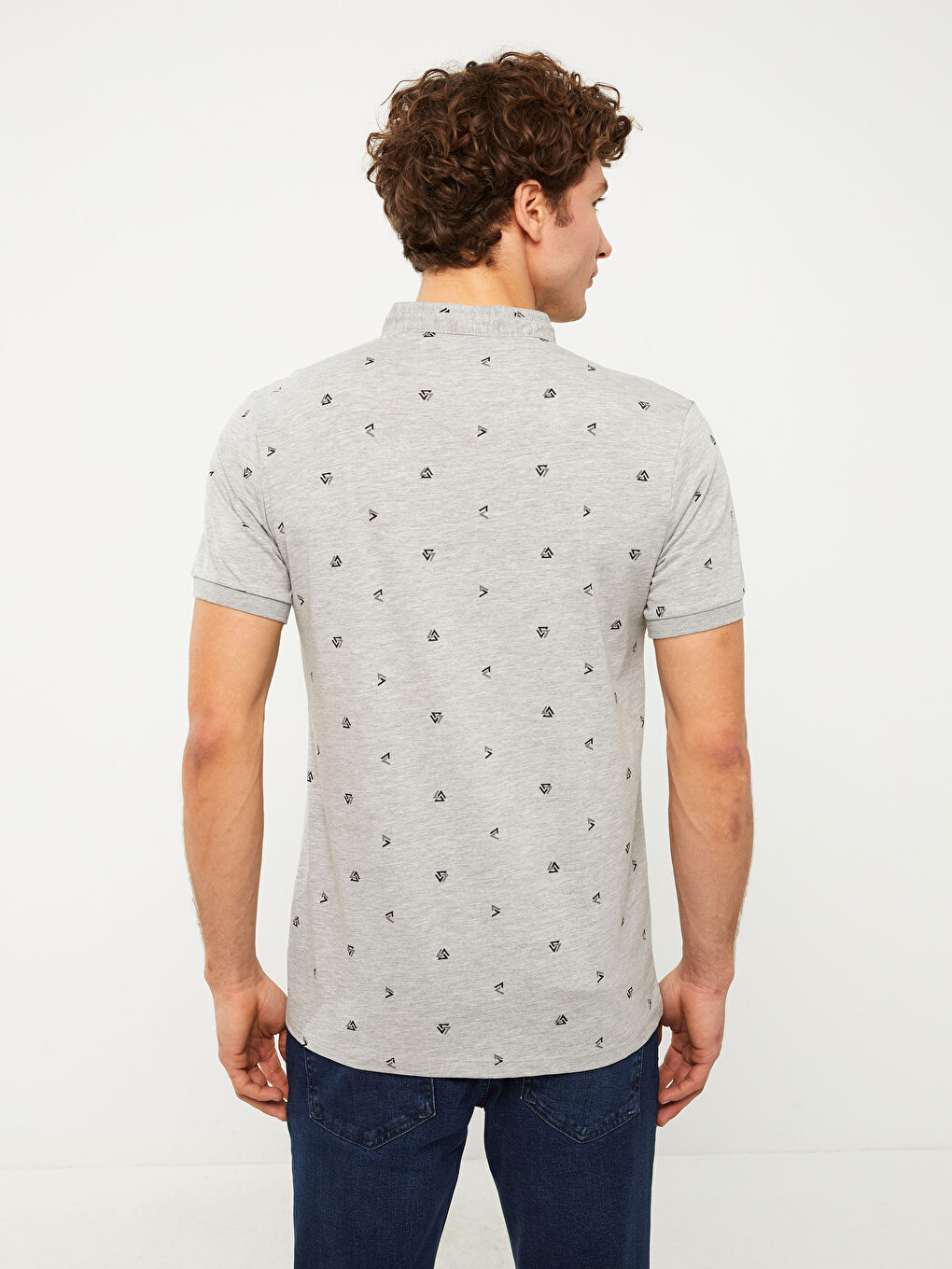 تي شيرت رجالي بكم قصير وياقة مندرين منقوش-4