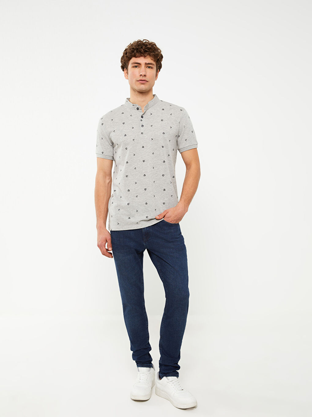 تي شيرت رجالي بكم قصير وياقة مندرين منقوش-5