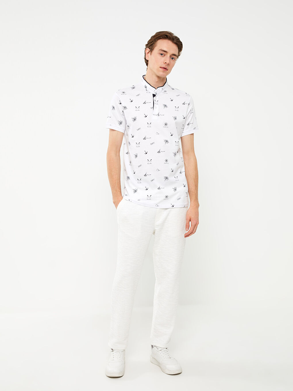 تي شيرت رجالي بكم قصير وياقة مندرين منقوش-2