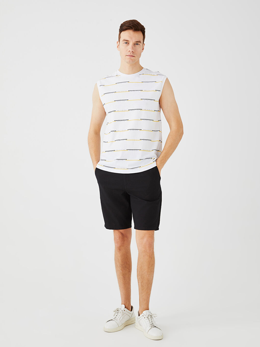 Beyaz Bisiklet Yaka Baskılı Erkek Kolsuz Tişört-2