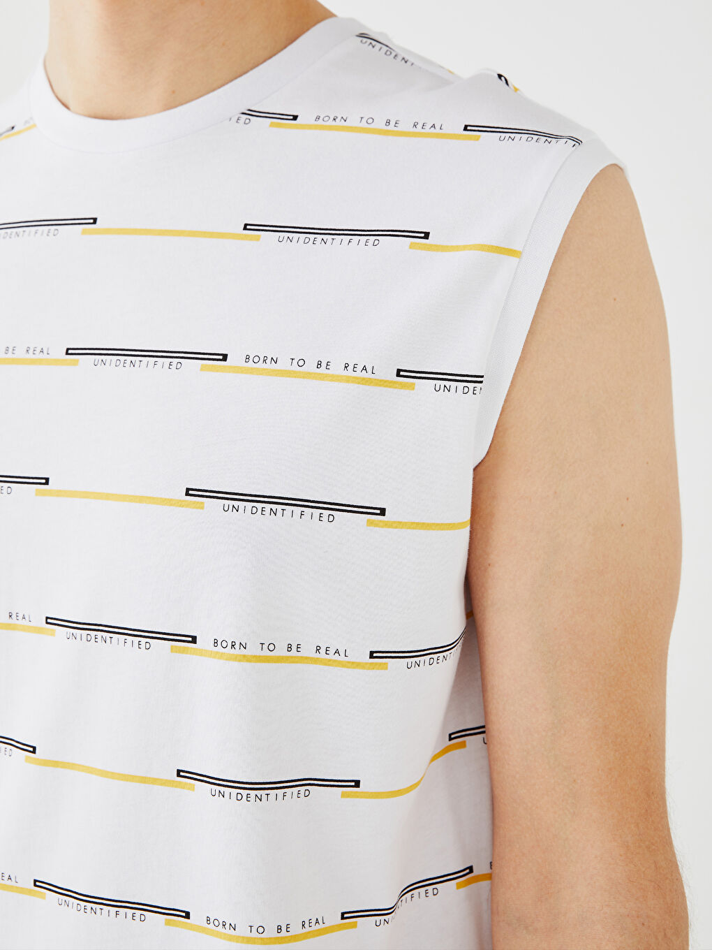 Beyaz Bisiklet Yaka Baskılı Erkek Kolsuz Tişört-3