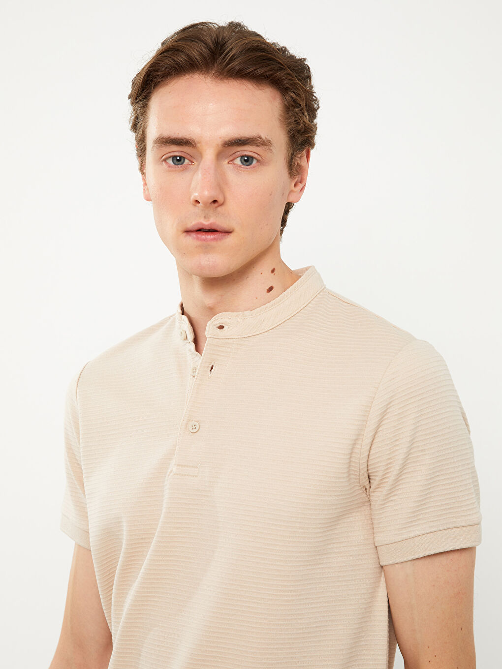 Bej Hakim Yaka Kısa Kollu Erkek Tişört