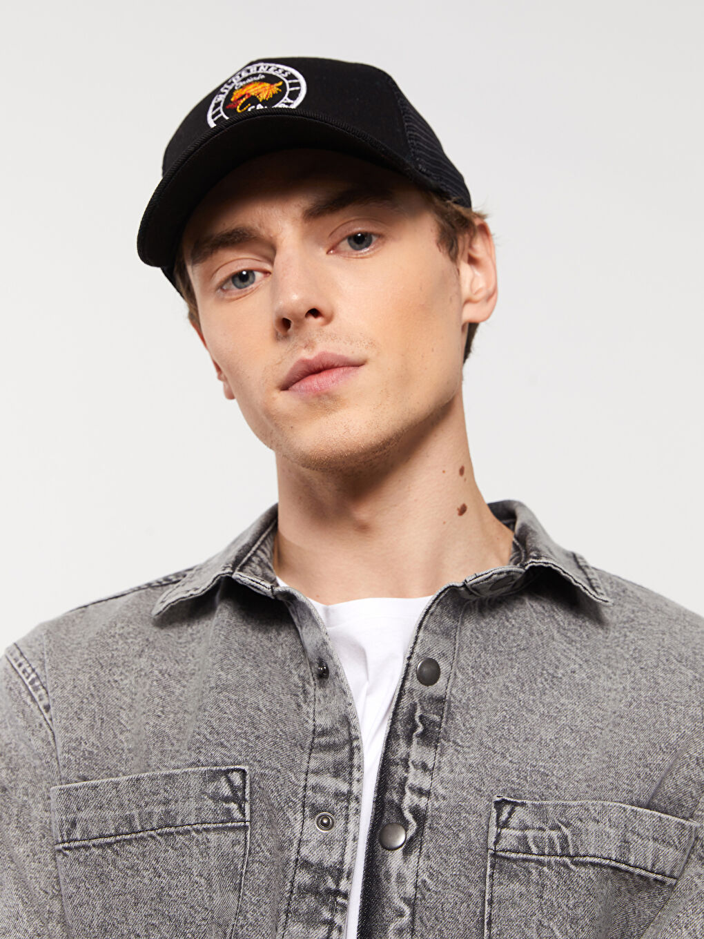 كاب مطرز للرجال