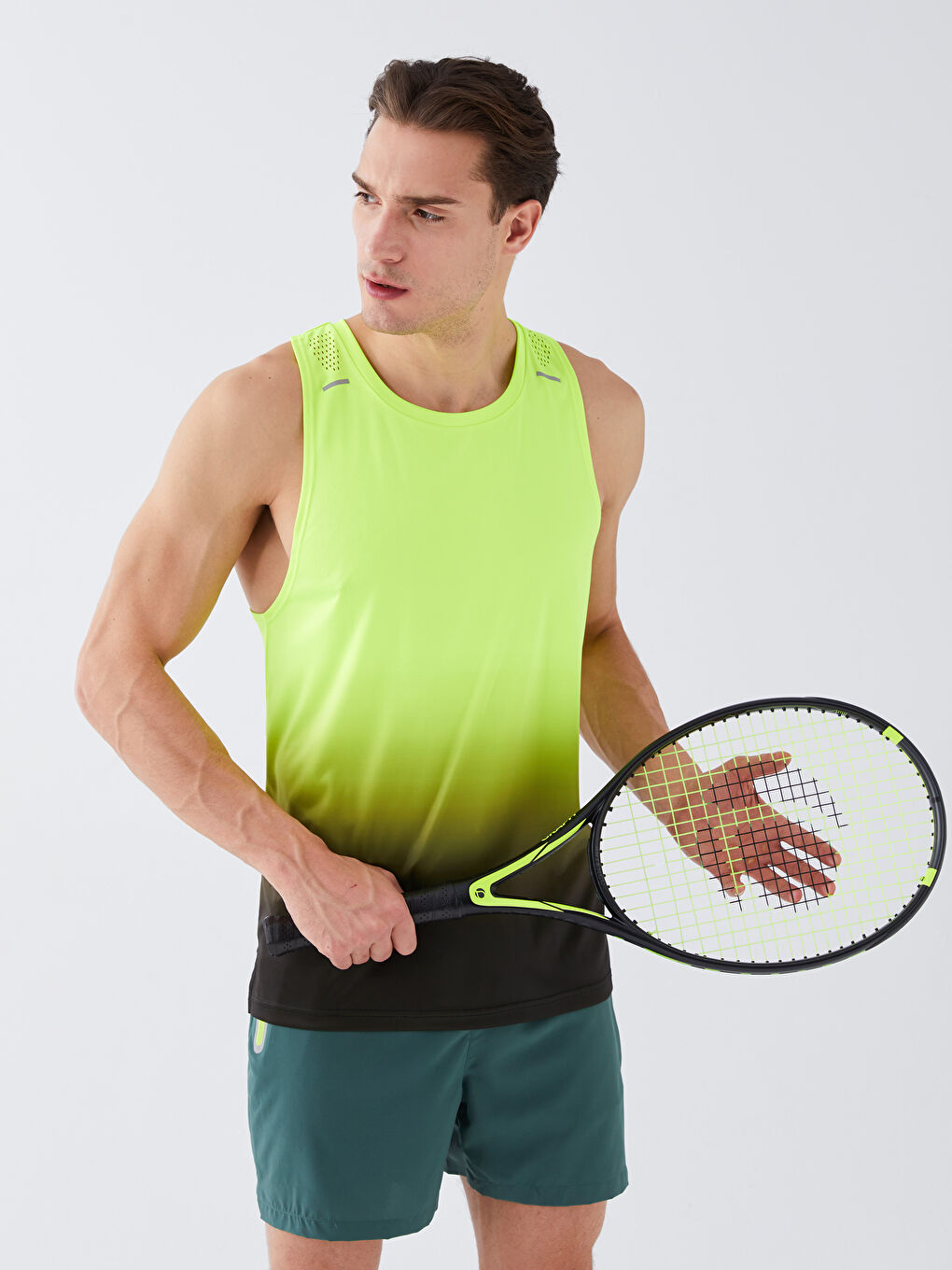 მრგვალი საყელო მამაკაცის უმკლავო მაისური