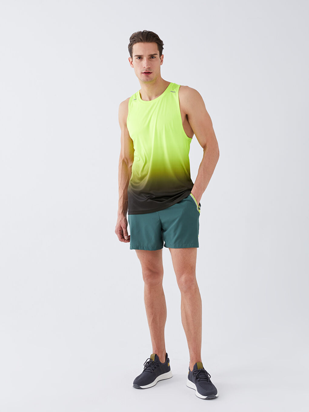 Спортивные шорты слим-фит для мужчин-1