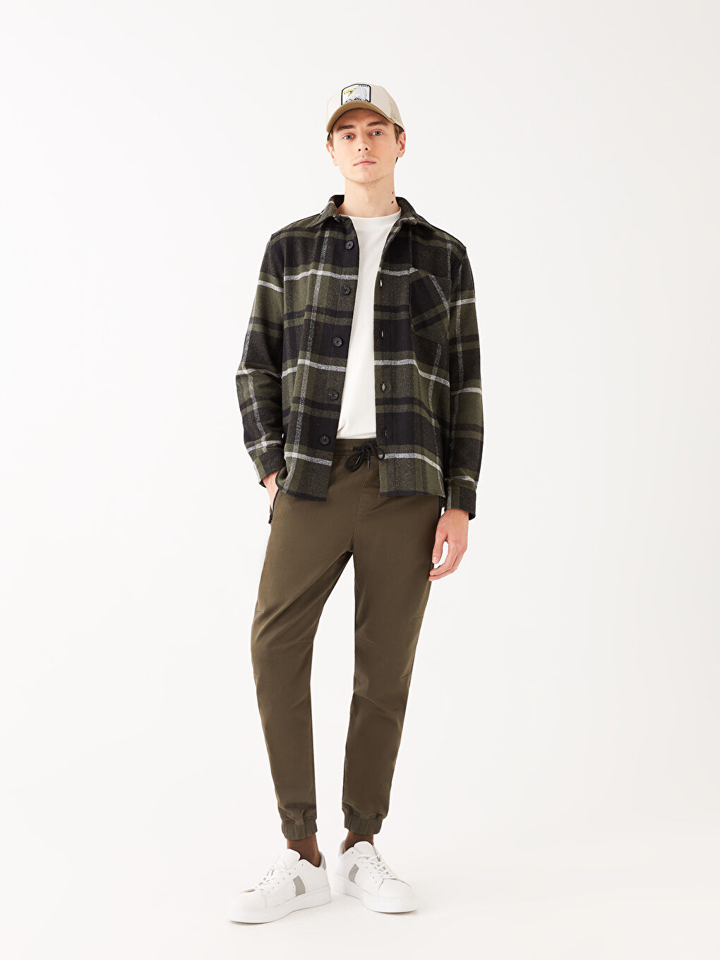 Bej Etiket Nakışlı Erkek Kep Şapka-1