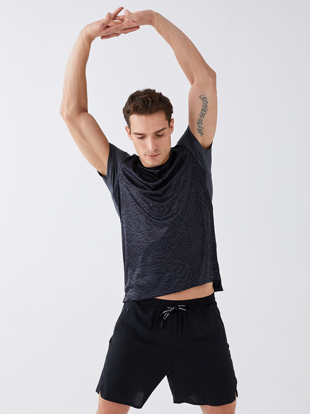 Gri Bisiklet Yaka Kısa Kollu Erkek Spor Tişört