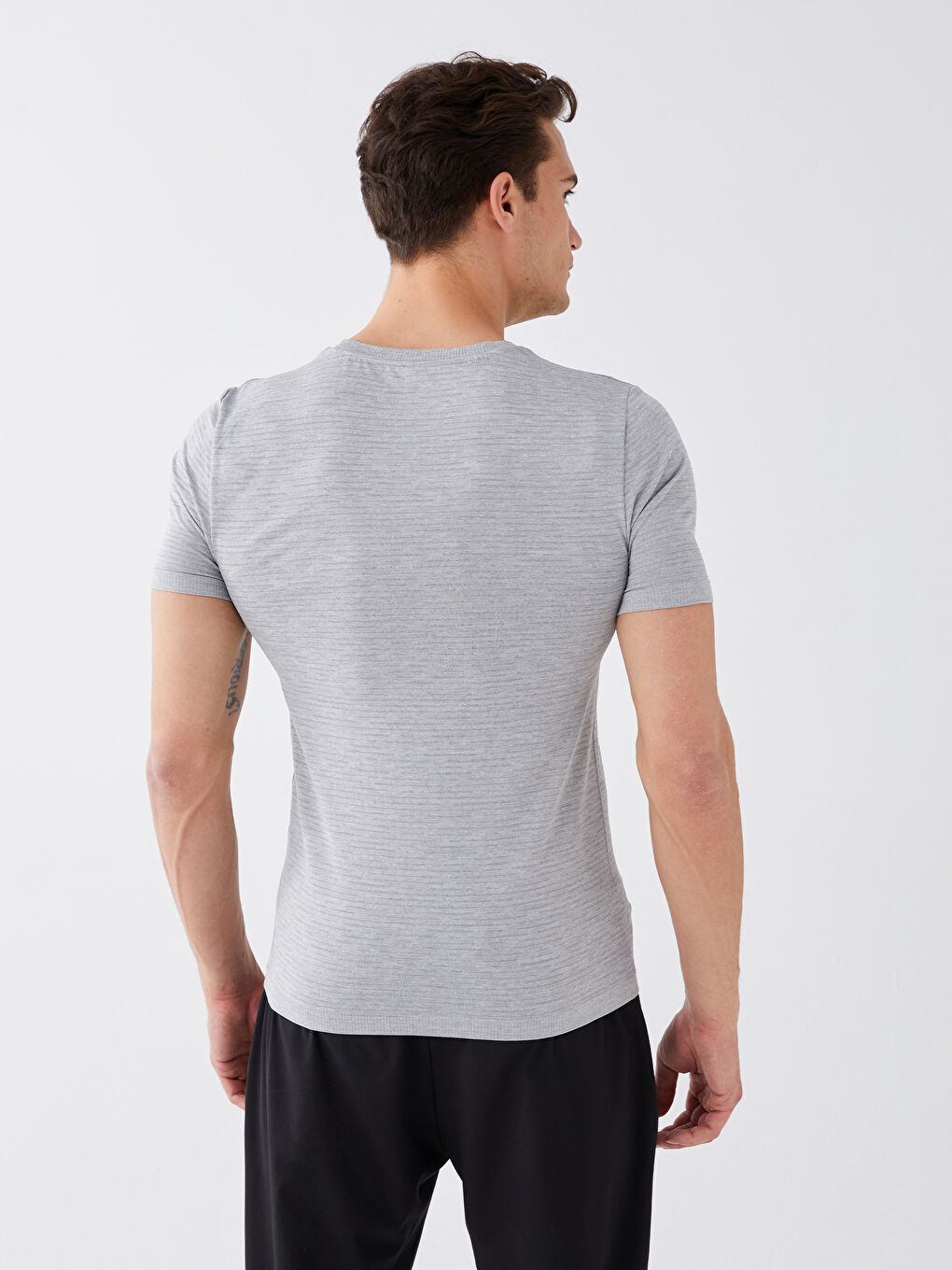 Gri Bisiklet Yaka Kısa Kollu Erkek Spor Tişört-5