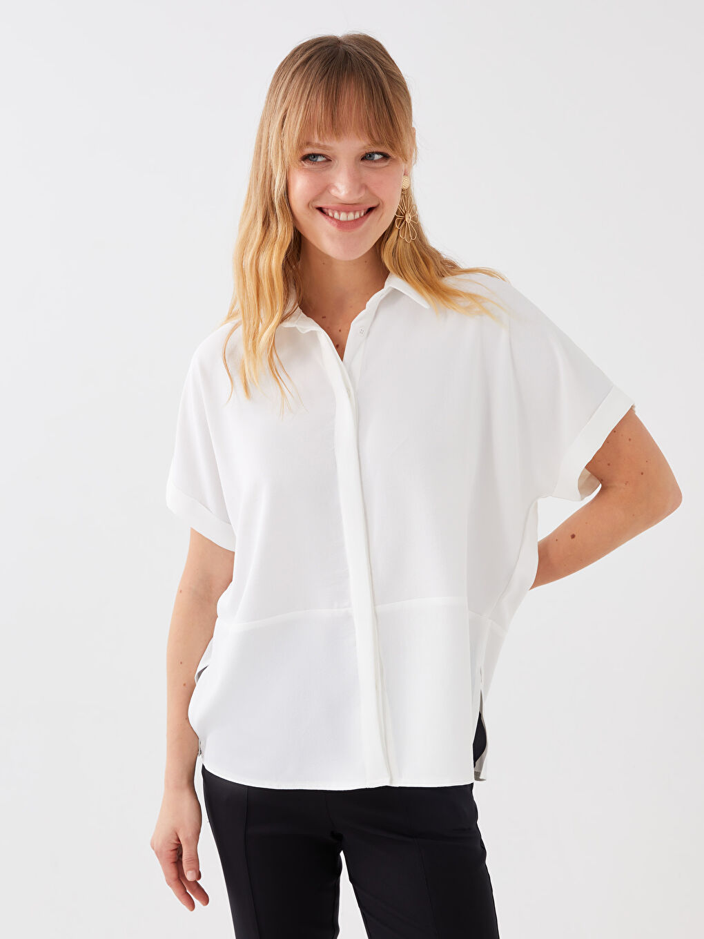 Ekru Gizli Düğme Kapamalı Düz Kısa Kollu Kadın Gömlek