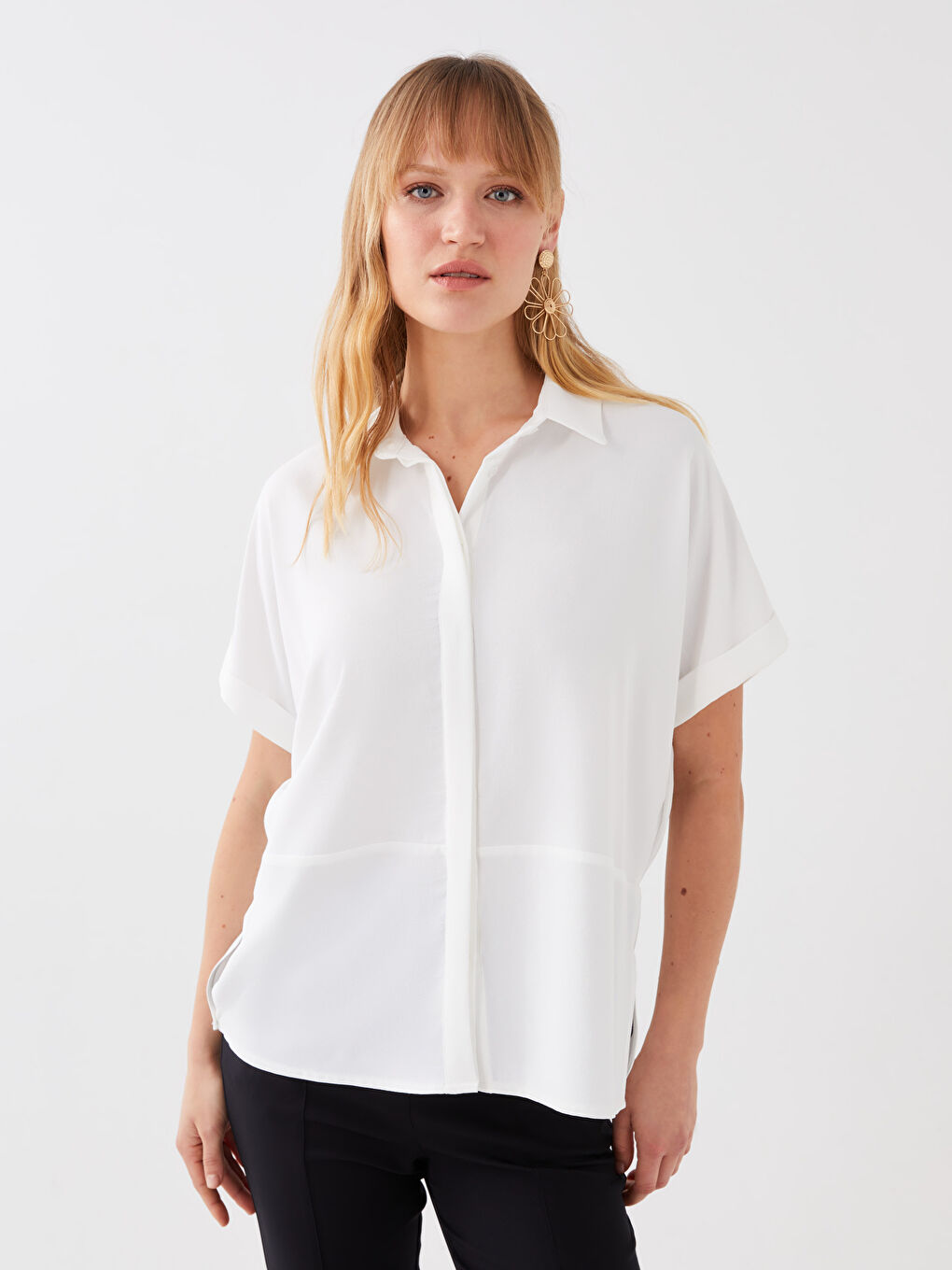 Ekru Gizli Düğme Kapamalı Düz Kısa Kollu Kadın Gömlek-1