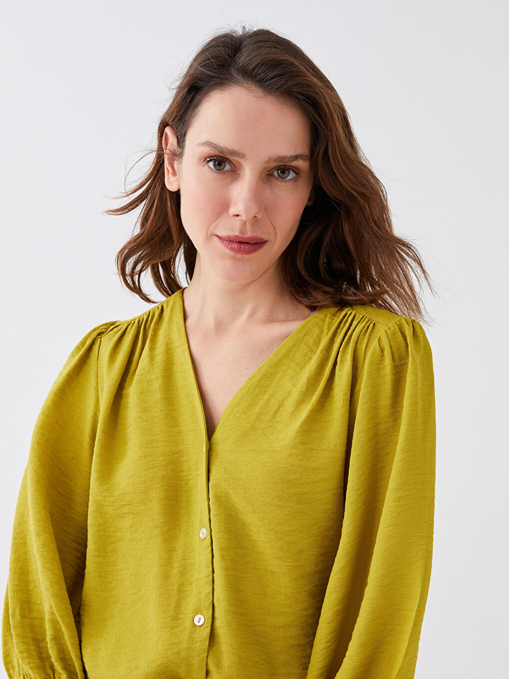 Yeşil Kadın V Yaka Düz Müslin Bluz-1