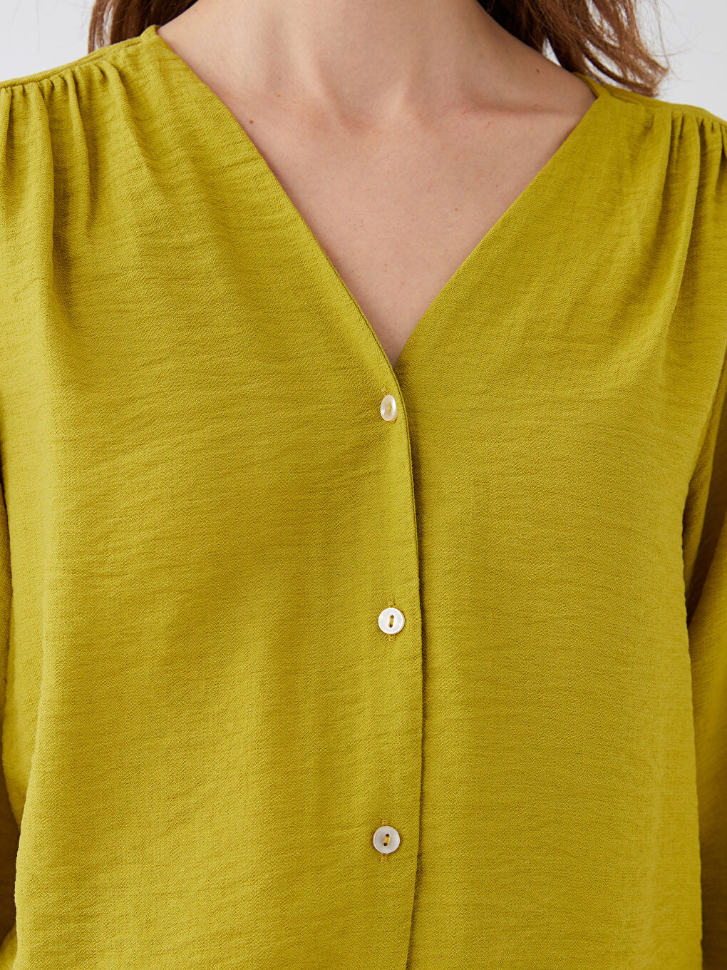 Yeşil Kadın V Yaka Düz Müslin Bluz-3