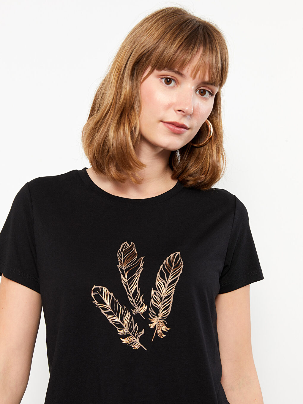 تي شيرت نسائي بأكمام قصيرة ونقشة وياقة دائرية-2