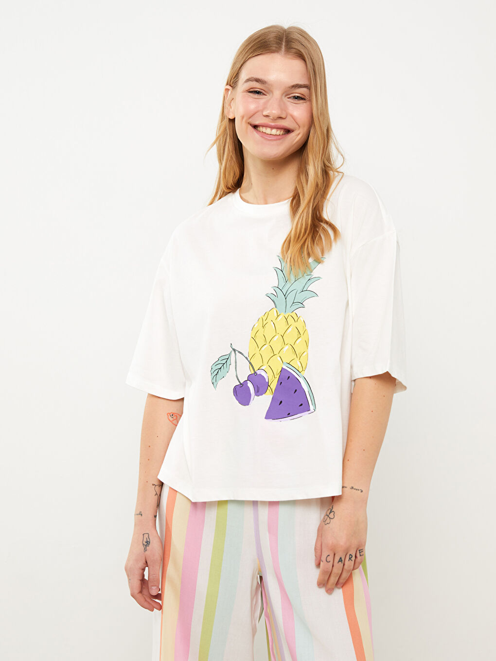 Karışık Bisiklet Yaka Baskılı Kısa Kollu Kadın Kaprili Pijama Takımı-2