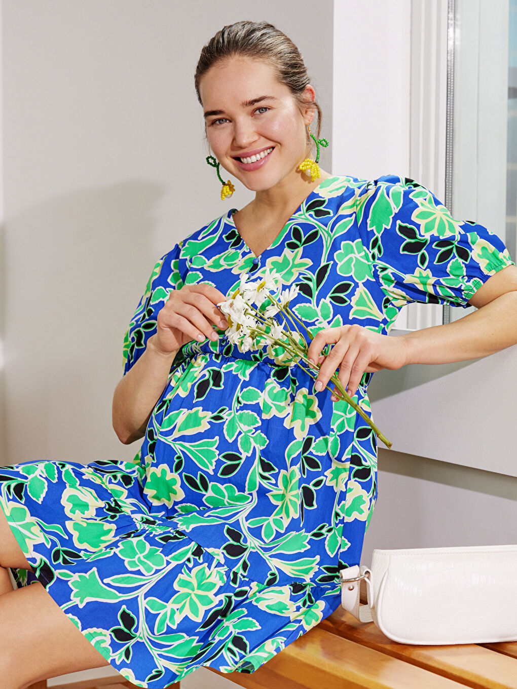 Haljina za trudnice sa V izrezom, uzorkom i kratkim rukavima-2