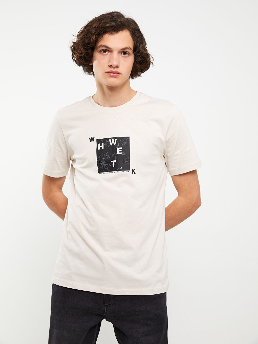 تيشيرت رجالي ياقة دائرية كم قصير مطبوع قطن ممشط-1