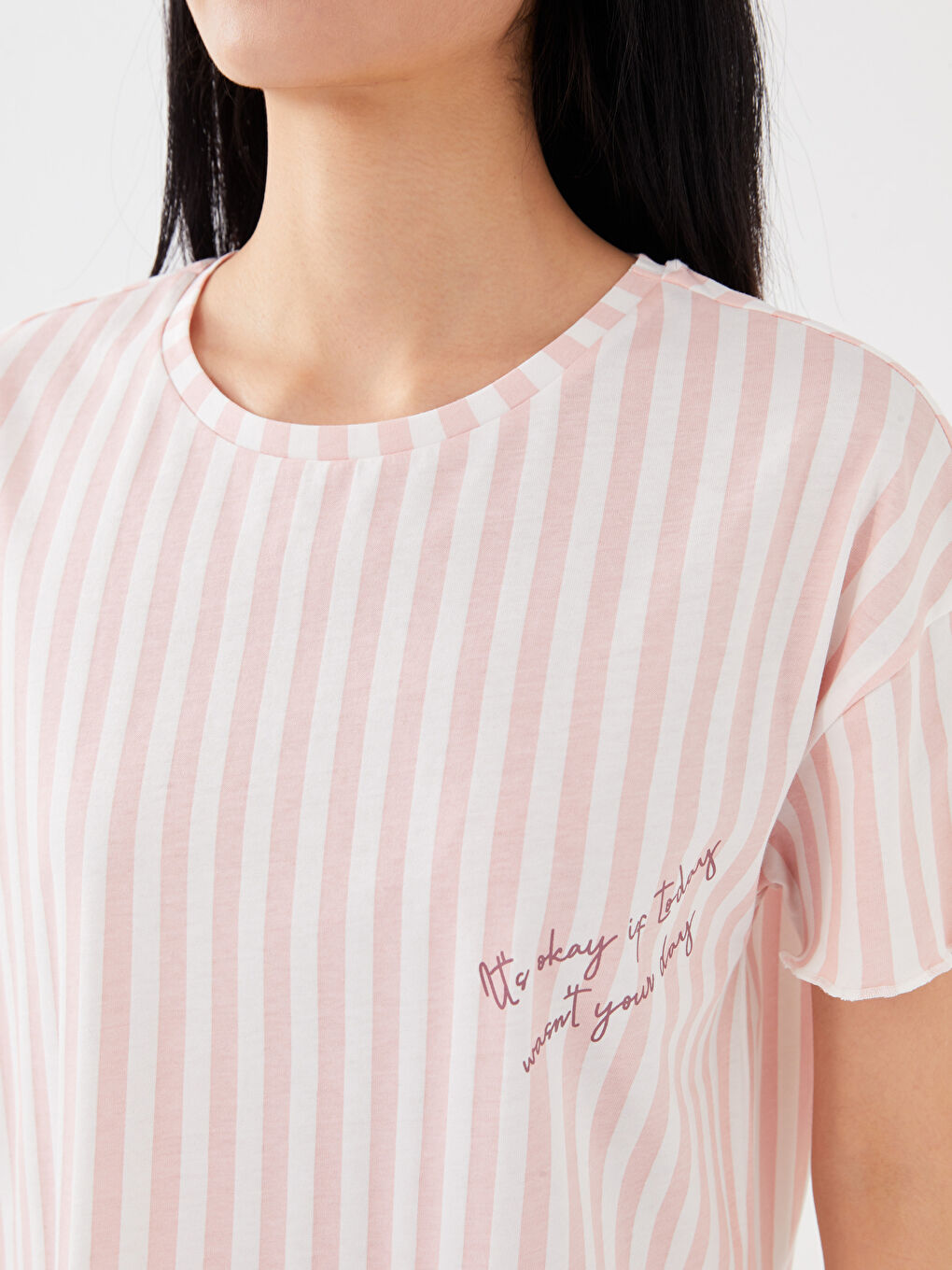 Pembe Bisiklet Yaka Çizgili Kısa Kollu Kadın Şortlu Pijama Takımı-2