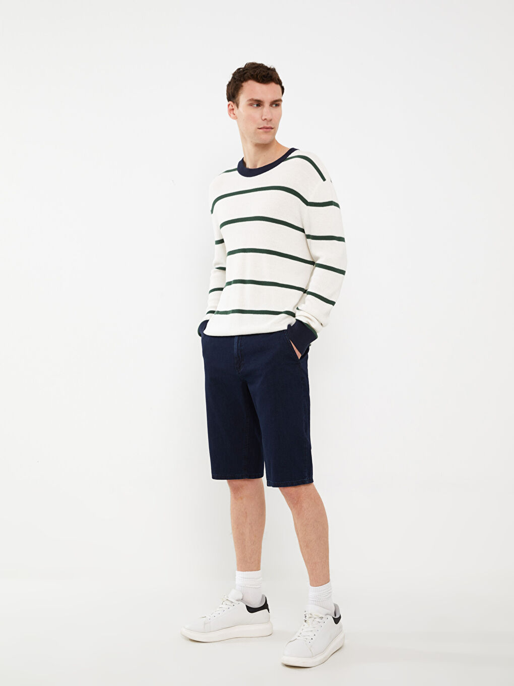 İndigo Rahat Kalıp Erkek Jean Şort